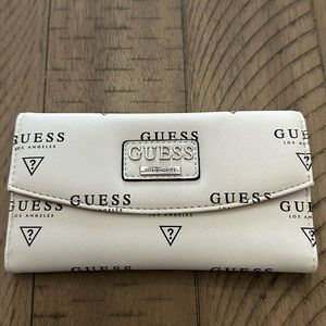 {Guess} NWOT Wallet